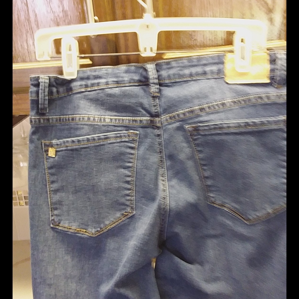 Anne Klein Stretch Jeans. - Picture 3 of 10